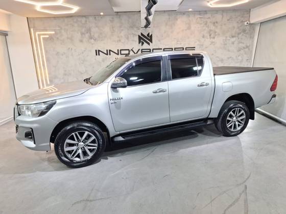 TOYOTA HILUX 2.7 SRV 4X2 CD 16V FLEX 4P AUTOMÁTICO TOYOTA HILUX 2.7 SRV 4X2 CD 16V FLEX 4P AUTOMÁTICO